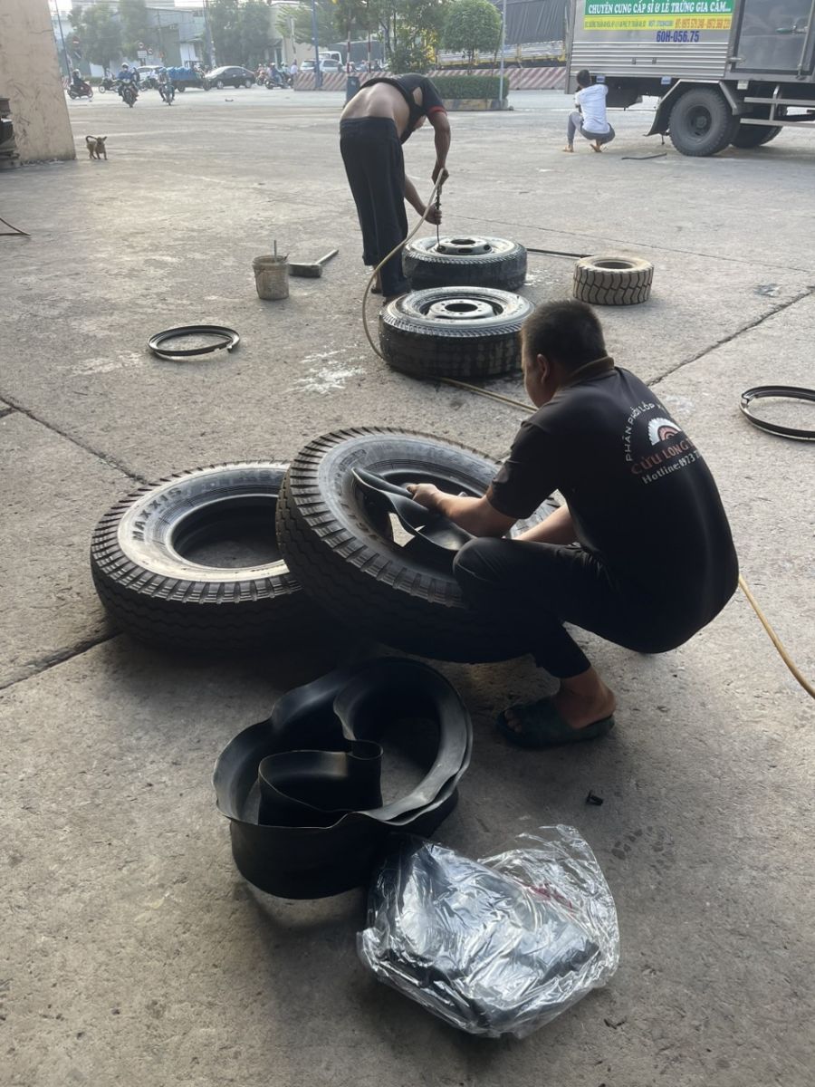 CÁCH THAY LỐP DỰ PHÒNG KHÔNG PHẢI AI CŨNG BIẾT?